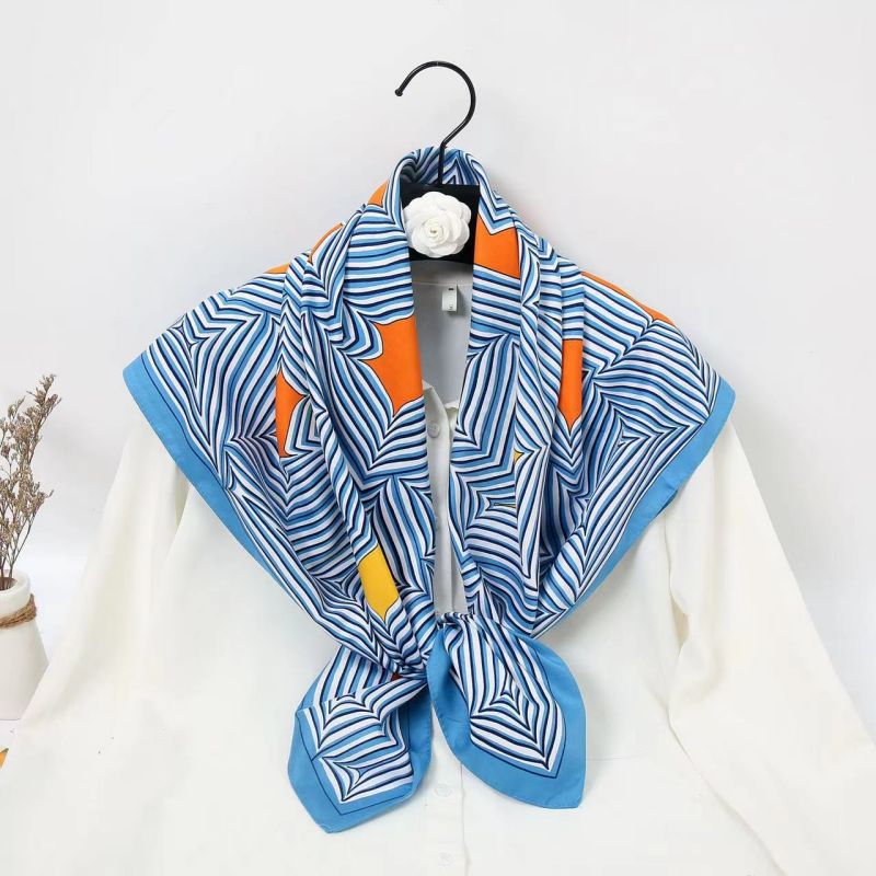 Foulard Quadrato 90cm di Alta  - Ascot Neck Scarf recensione e prezzo