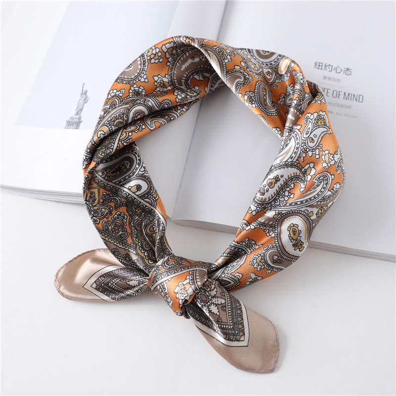 Foulard quadrato di lusso in s - Face Scarf Mask recensione e prezzo