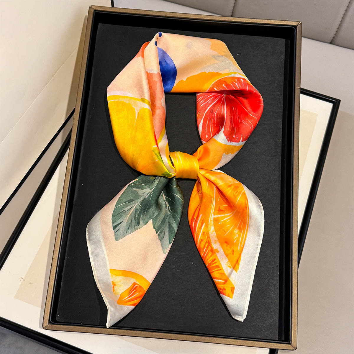 Foulard Quadrato in Seta con M - Ascot Neck Scarf recensione e prezzo